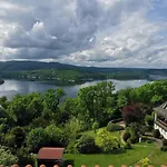 Schloss-see-bergblick