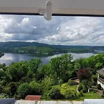 Schloss-see-bergblick *