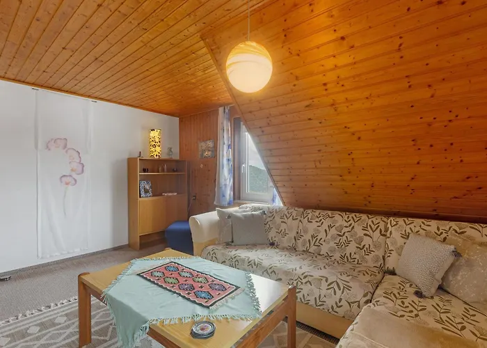 Schloss-see-bergblick *